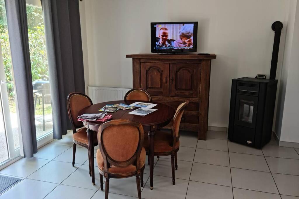 Maison Centre De Bellegarde Avec Jardin Et Terrasse Equipee D'Un Salon De Jardin Et D'Un Barbecue Cuisine Equipee 3 Chambres Avec 2 Lits Double 140X190 Et 2 Lits Simple Chauffage Poele A Granules Parking Gratuit Devant La Maison Bellegarde-du-Loiret Eksteriør billede