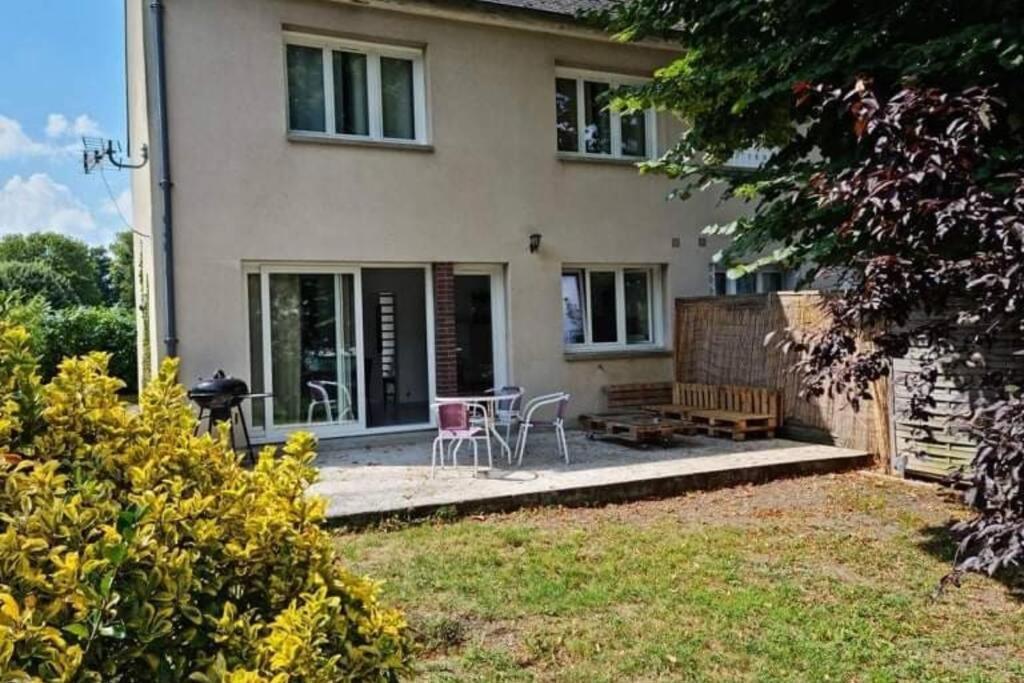 Maison Centre De Bellegarde Avec Jardin Et Terrasse Equipee D'Un Salon De Jardin Et D'Un Barbecue Cuisine Equipee 3 Chambres Avec 2 Lits Double 140X190 Et 2 Lits Simple Chauffage Poele A Granules Parking Gratuit Devant La Maison Bellegarde-du-Loiret Eksteriør billede